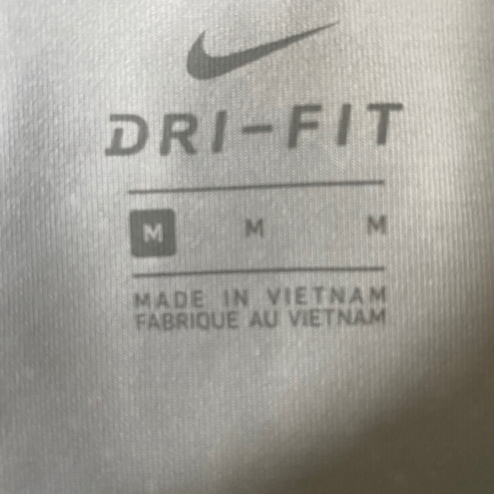 NEW! Nike Dri Fit Women’s Golf Polo Size: Medium - Picture 2 of 4